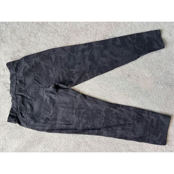 NWOT Lululemon Camo Keep Moving Pant 7/8 High-Rise l Camo Multi Grey, Sz 8 $128 - Picture 5 of 9